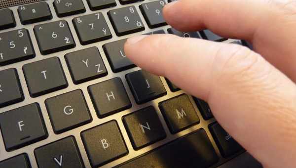 Что делать, если залипают клавиши на клавиатуре: как устранить