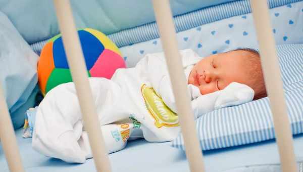 Как должен спать новорожденный