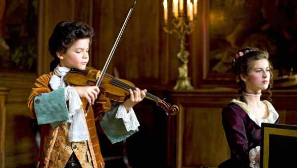 Семилетнюю скрипачку и композитора сравнивают с Моцартом