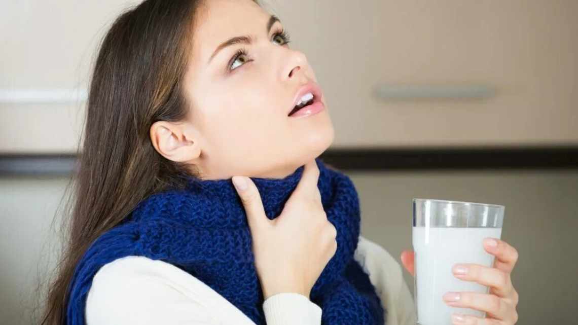 Как правильно полоскать горло и чем это лучше делать?