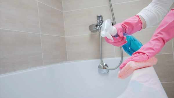 Чем чистить акриловую ванну?
