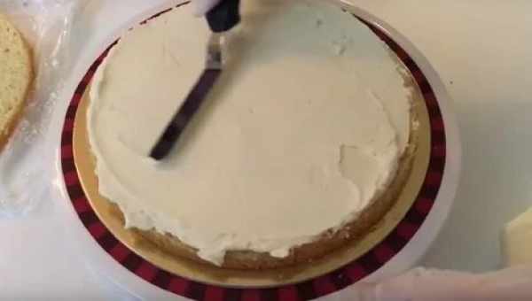 Бісквітний торт з кокосовим кремом