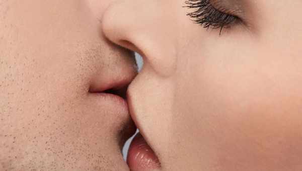 Хвороби, що передаються через поцілунок